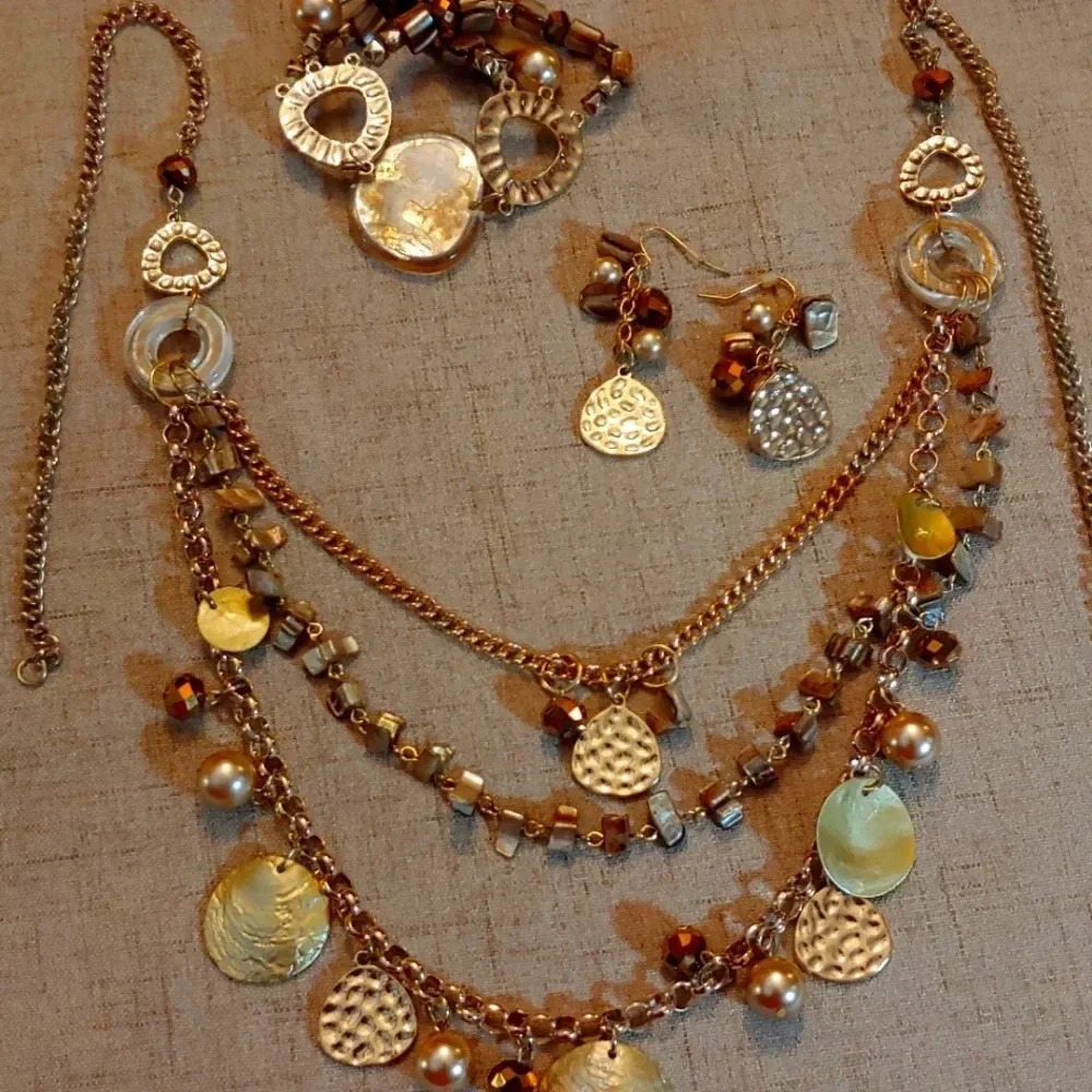 Necklace earrings and bracelet